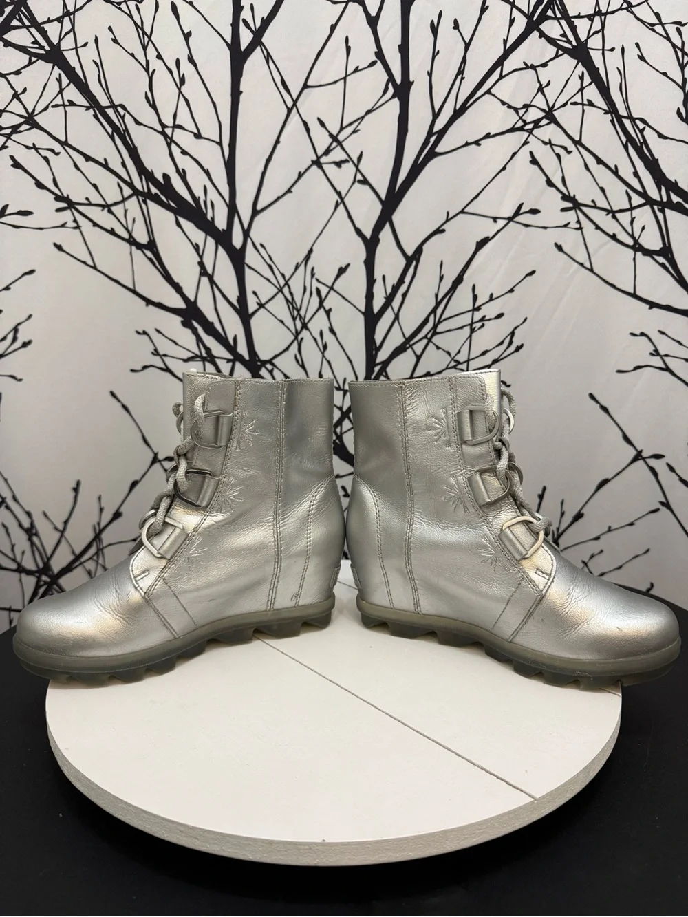 Sorel Disney X Joan of Arctic Frozen Youth Size 3 Silver Lace Wedge Boots